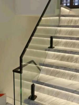 China Platzersparnis Custom Glass Railing Moderner Raum verbessert Einfache Installation / atemberaubendes Design zu verkaufen