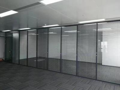 中国 Customizable Glass Partition Panels in Various Custom Sizes and Colors for Modern Indoor Spaces 販売のため