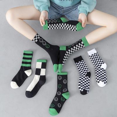 China Luxury Green Designer QUICK DRY Crew Socks Smiley Happy Socks Checkered Hip Hop Skateboard For Women for sale