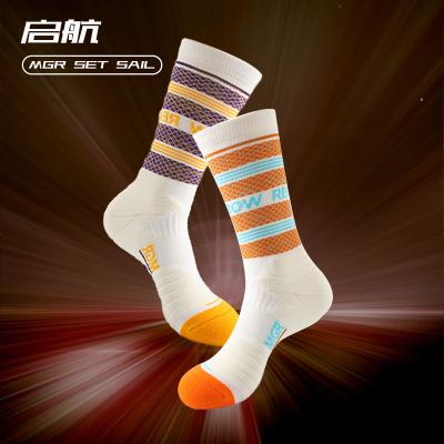 China New High Quality Professional Breathable Wicking Track Sports Sweat Non-slip Breathable Athletic Socks For Men for sale