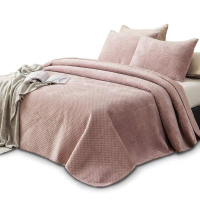 China Winter Air Conditioning Home Light Pink Thick Comforter Set for sale