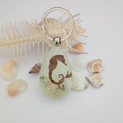 China Handmad Real Seahorse Teardrop Resin Casting Master Chain Glow In The Dark Gifts Factory Price for sale