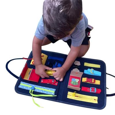 中国 Wooden Baby Busy Board Loop Training Essential Educational Sensory Board For Kids 販売のため