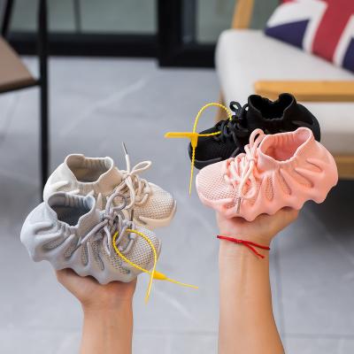 China Wholesale Round Yeezy Kids Breathable Children Sports Shoes Cute Boys Girls Kids Shoes Sneakers 2022 Kids Shoes for sale