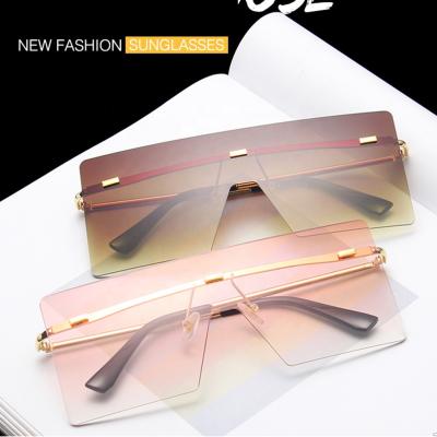 China Custom Logo Luxury Womens Clear Rimless Rimless Big Square Frame Shades Sun Glasses 2021 Sunglasses for sale