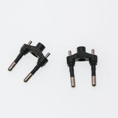 China European Industrial Pin Plug 2 Insert 2.5A Terminal Socket For Extension Lead FOB Reference for sale