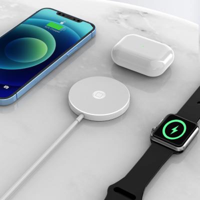 China 2022 Factory Direct 3IN1 Pad Charging Magnetic Wireless Chargers For iPhone , 15W PD Custom Mobile Phone Casing 3IN1 Charging Pad For Apple Watch for sale