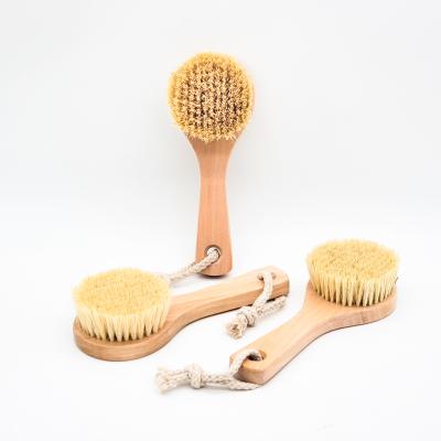 China EXFOLIATING High Quality Customized Exfoliating Scrub Natural Plant Round Head Short Handle Sisal Hair Wooden Bath Brush With Strap for sale