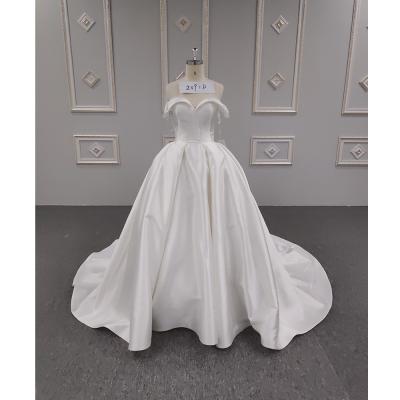 China Factory Anti-Static Backless Sweetheart Baiyi White Tail Long Pleating Dress Simple Satin Wedding for sale