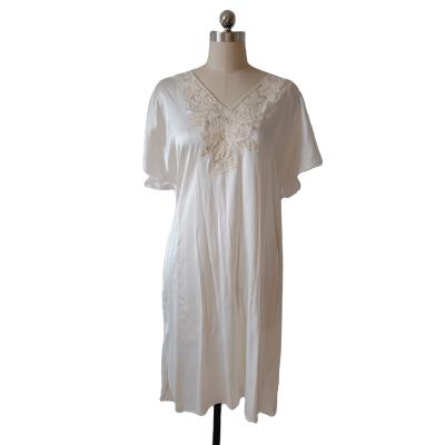 China Best Price Best Quality Breathable Fashionable Silk White V-Neckline French Lace Nightgown for sale