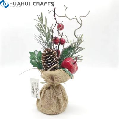 China Small Size Knitted Christmas Tree Ball Gift Accessories Ornaments Red Green White Cloth Knitted Hanging Pendant for sale