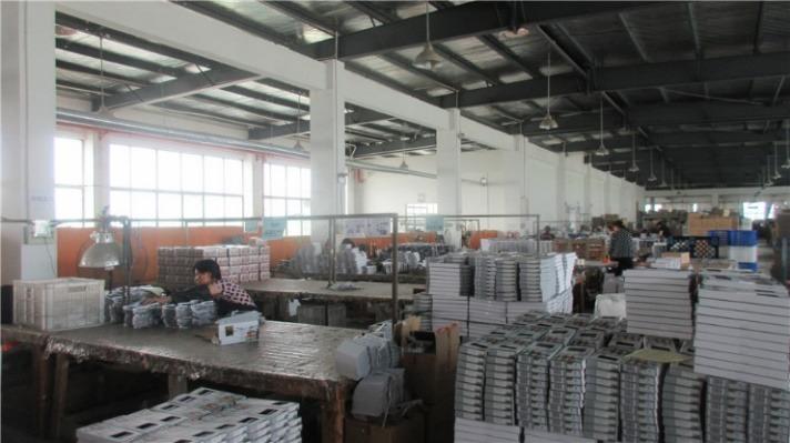 Verified China supplier - YANGZHOU KANGLONG GLASS ARTS CO., LTD