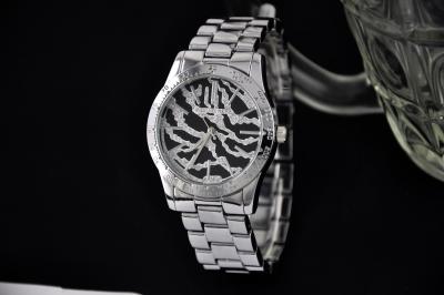 China Reloj para hombre de plata del metal con el dial de la tira de la cebra del diamante y el diseño elegante simple en venta