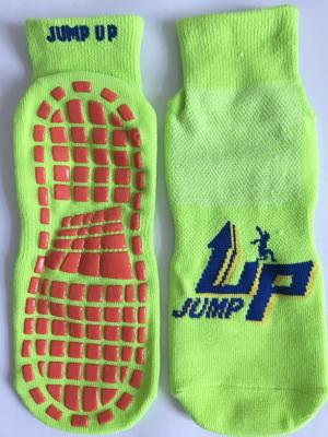 China Kids Non Slip/Non Skid Socks with the Best Grip Technology /Trampoline Jump Socks Unisex Gripper Socks for sale