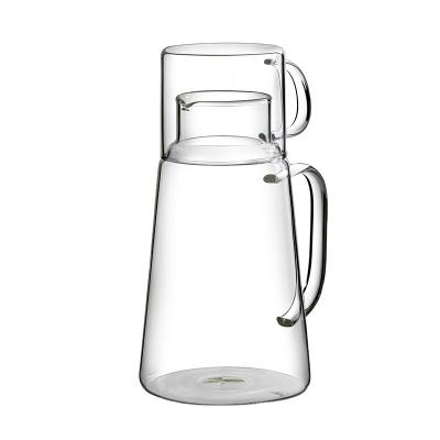 China Sustainable High Quality 1.3L Borosilicate Glass Jug Luxury With Lid Glass Drinking Jug for sale