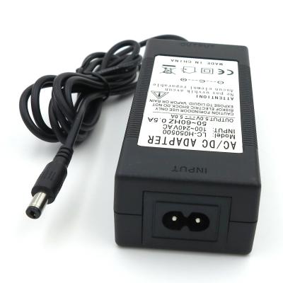 China 25W adaptador de escritorio de la fuente de corriente continua de la CA Del adaptador 5V 5A para el ordenador portátil en venta