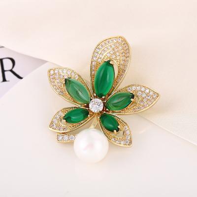 China Luxury Gifts Wholesale Zircon Lotus Pin Brooches Luxury Women Lotus Pearl Brooch High-Grade Copper for sale