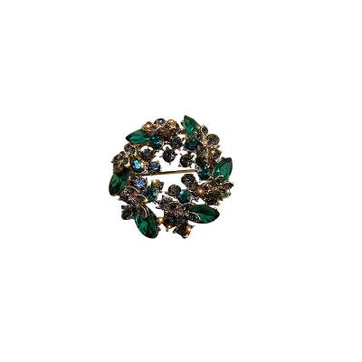 China Individual ALLOY Button Character Dress Matches Adorn Item Set Diamond Leaf Flower Brooches For Women for sale