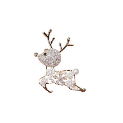 China ALLOY Zircon Pin Temperament Dress Deer Brooches Beautiful Luxury Ladies Crystal Brooch Gold Plated for sale