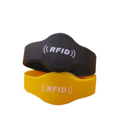 China Wholesale Waterproof/Waterproof Factory Manufactured EM4305 Gym RFID Silicone Wristband for sale