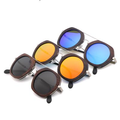 China Fashionable Wholesale Style 400 UV Protection 100% Wenge Outdoor Wood Frame Sunglasses Polarized Dark Lenses In Stock for sale