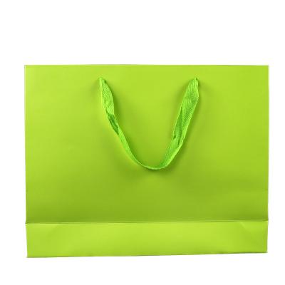 China Good quality printing logo wedding gift bag recyclable personalized custom made paper shopping packaging bag with handles for sale