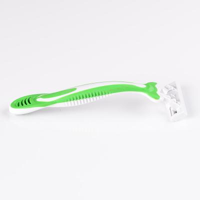 China Triple Blade With Lubrication Strip Classic Design Disposable Triple Blade Razor for sale