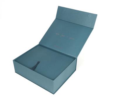 China Recyclable Flip Cardboard Paper Box Skin Care Product Packaging Boxes Wedding Souvenirs Green Gift Box With Magnetic Lid for sale