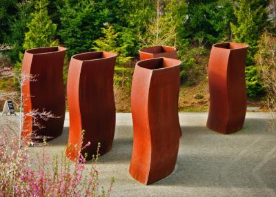 China Plantadores abstractos de la flor del metal, potes de acero únicos de Corten que sueldan con autógena el arte en venta