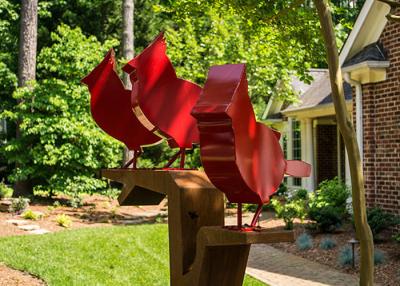 China Escultura pintada linda del pájaro del metal del acero inoxidable del color de encargo para la yarda al aire libre en venta