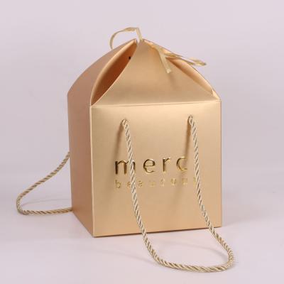 China Recycled Materials Candy Gold Favors Gold With Gold Foil Pyramid Shaped Favor Boxes for sale