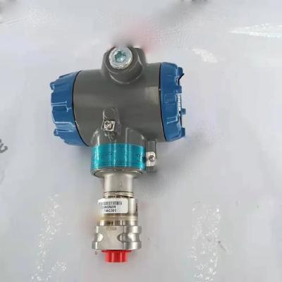 Cina STG74S Smart Inline Gage Pressure Transmitter Highly Durable 24V DC Pressure Sensor Transmitter with ±0.25% Accuracy in vendita