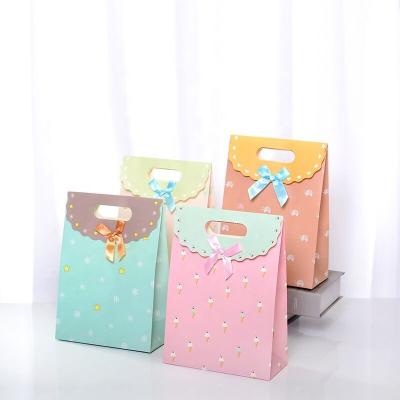 China Recyclable Gift Bag Valentine's Day Mother's Day Valentine's Day Gift Bag Recyclable Paper Envelope Style Gift Bag Simple Modern Bow Stain for sale