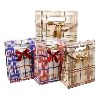 China Wholesale Recyclable Exquisite Classic Plaid Bow Clasp Hand Gift Paper Bags and Christmas Custom Children's Stain Birthday Gift Bag for sale