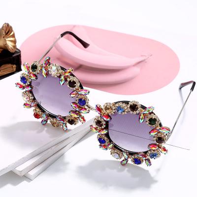 China New Fashion Sun Glasses Diamond Sunglasses Fashion Rhinestone Women Luxury Colorful Outdoor Sunglasses for sale