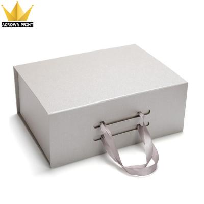 China Recyclable Gift Box Medium Simple Clothing Backpack Packaging Foldable Cardboard Box With Handle for sale