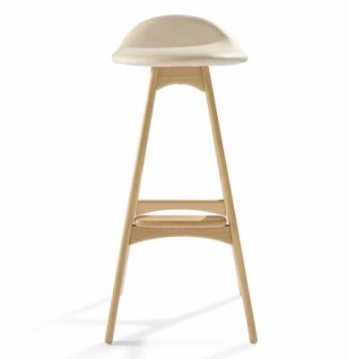 Chine La barre moderne de style français préside haut le tabouret de bar tapissé par cuir en bois de jambes à vendre