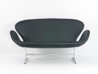 Cina Stili classico moderno 144 * 66 * 78.5cm del doppio del cuoio del sofà del cigno di Arne Jacobsen in vendita