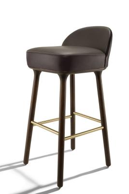 China Stoelen van de Beetley de Moderne Bar met Robuuste Houten Benen 45W × 45D × 97H Cm Te koop