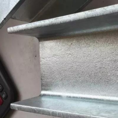 China ISO9001 me galvanizó emite 48m m de acero laminados en caliente que DX54D Z275 galvanizó haces del metal en venta