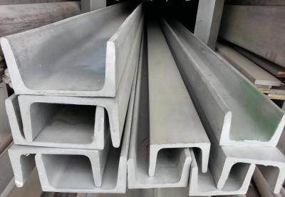 China Perfiles de acero suaves galvanizados SOLDADO ENROLLADO EN EL EJÉRCITO del EN S235JR S275JR S355JR A36 SS400 del canal U de ASTM en venta