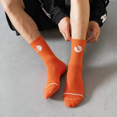 China Wholesale Breathable Men's Pure White Tube Crew Sports Socks Cotton Basketball Socks Terry Protective Elite Sports Calf Socks for sale