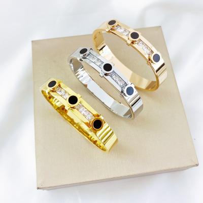 China Fashion Trend Shells Bracelet 18k Gold Vacuum Stainless Steel Vintage Personalized Black And White Zircon Bangle for sale