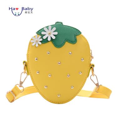 China Cute Korean Version Of The 2021 New Cute Strawberry Mini Messenger Bag Tide Children'S Shoulder Bag Boys And Girls Baby Bags for sale