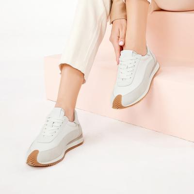 China New Product Hot Selling Casual/Popular Wayne's Head Flat Bottom Two-Tone Round Genuine Leather Oxford Round Lace Up Casual Sports Women's Sneakers for sale