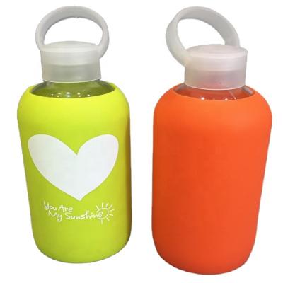 China Product Christmas Promotional Gift Borosilicate Glass Sustainable Borosilicate Glass Leak Free Portable Reusable Water Bottle for sale