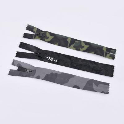 China Eco-friendly Double Sliders Zipper For Pants Wallet Hand Zipper Clothes Pocket Sportswear Camouflage Zipper For Accessories Sewing Handbags for sale