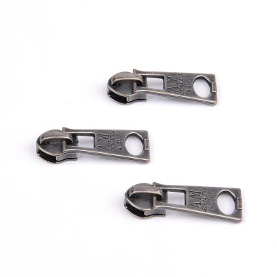 China Dawei 5# 7# nickel free brand size clothing accessories custom metalpuller zipper accessories for bags/luggage/handbag/clothes/backpack/tent for sale