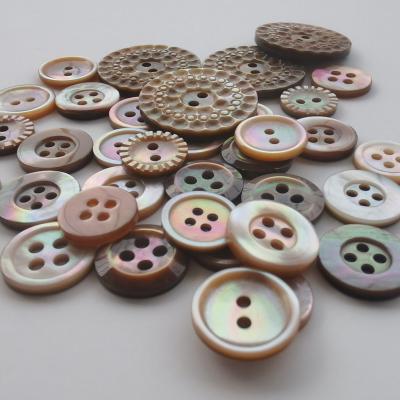 China Shell Buttons Sea Shell Buttons pearly brown washable for garment accessories for sale