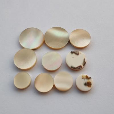 China Washable Bespoke Buttons Pearl Shell Button Trochus Shell Natural White for sale